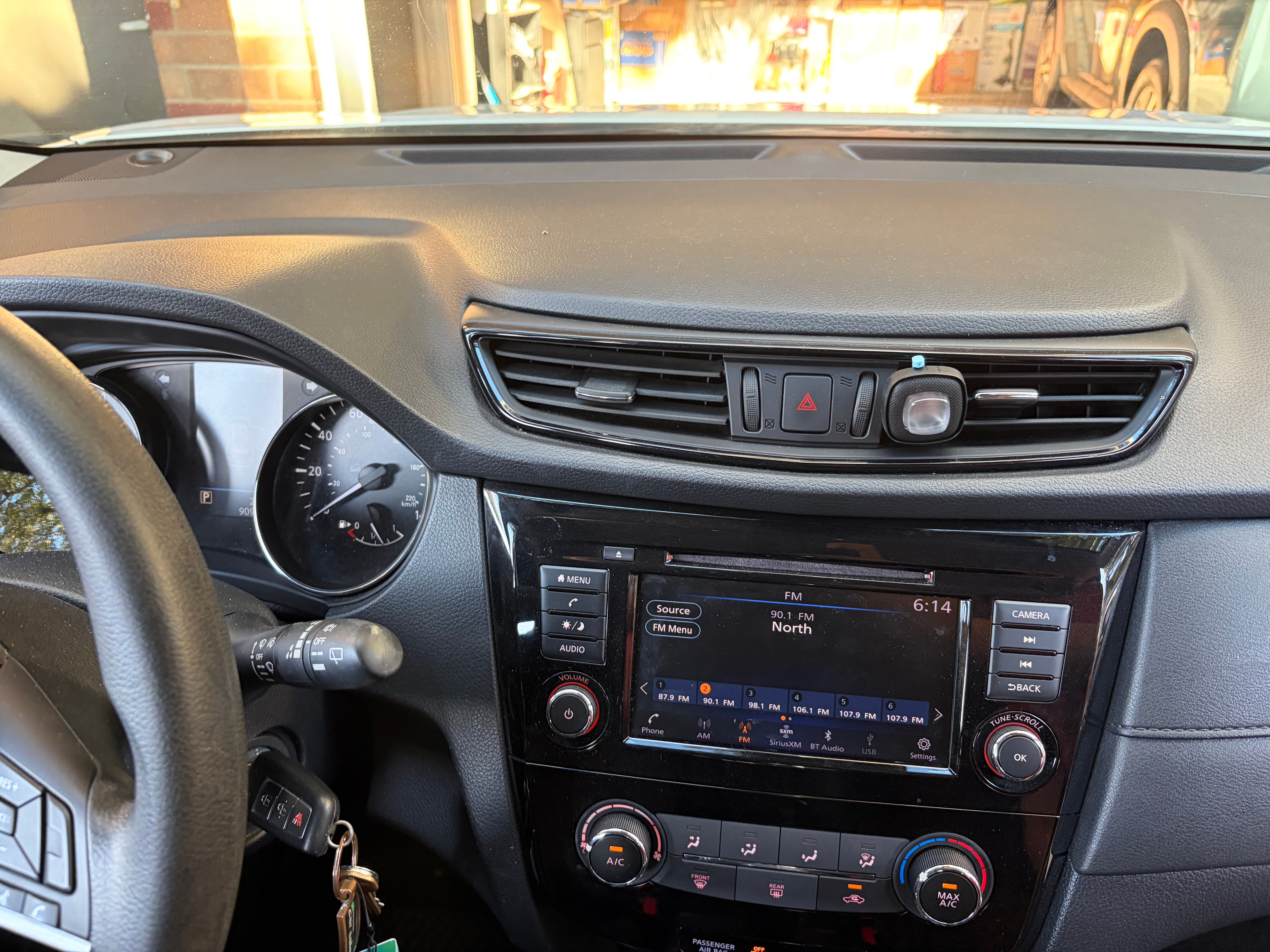 Used 2019 Nissan Rogue S FWD image 17