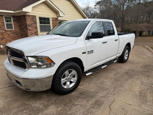 Used 2017 RAM 1500 Classic SLT image 1