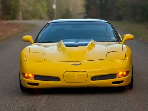 Used 2001 Chevrolet Corvette Z06 w/ Memory Pkg RWD image 1