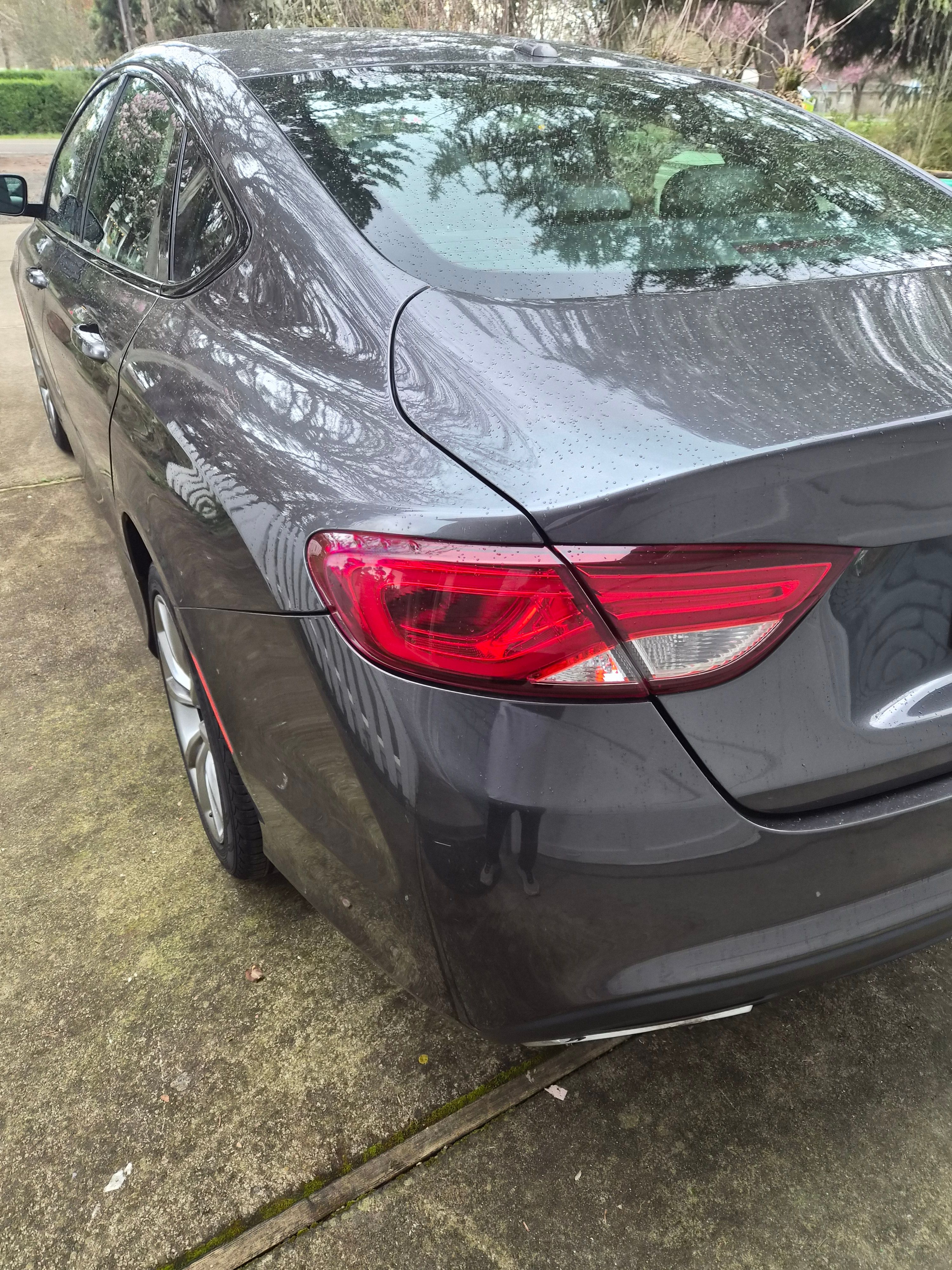 Used 2015 Chrysler 200 S FWD image 8