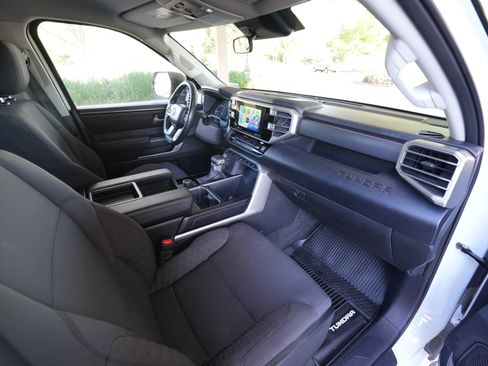 Used 2022 Toyota Tundra SR5 w/ SR5 Convenience Package image 16