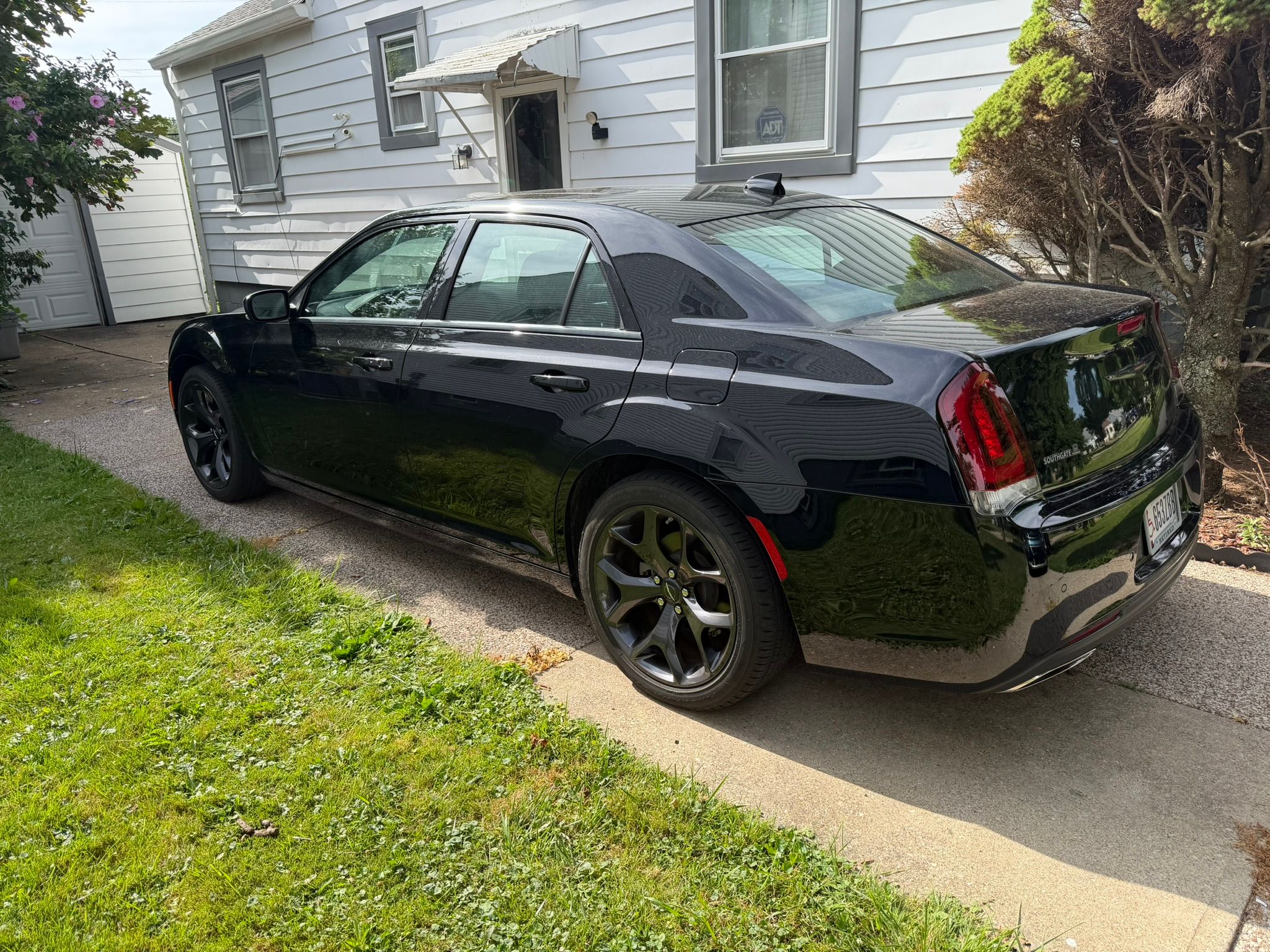 Used 2023 Chrysler 300 S w/ Comfort Group RWD image 6