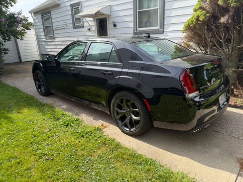 Used 2023 Chrysler 300 S w/ Comfort Group RWD image 6