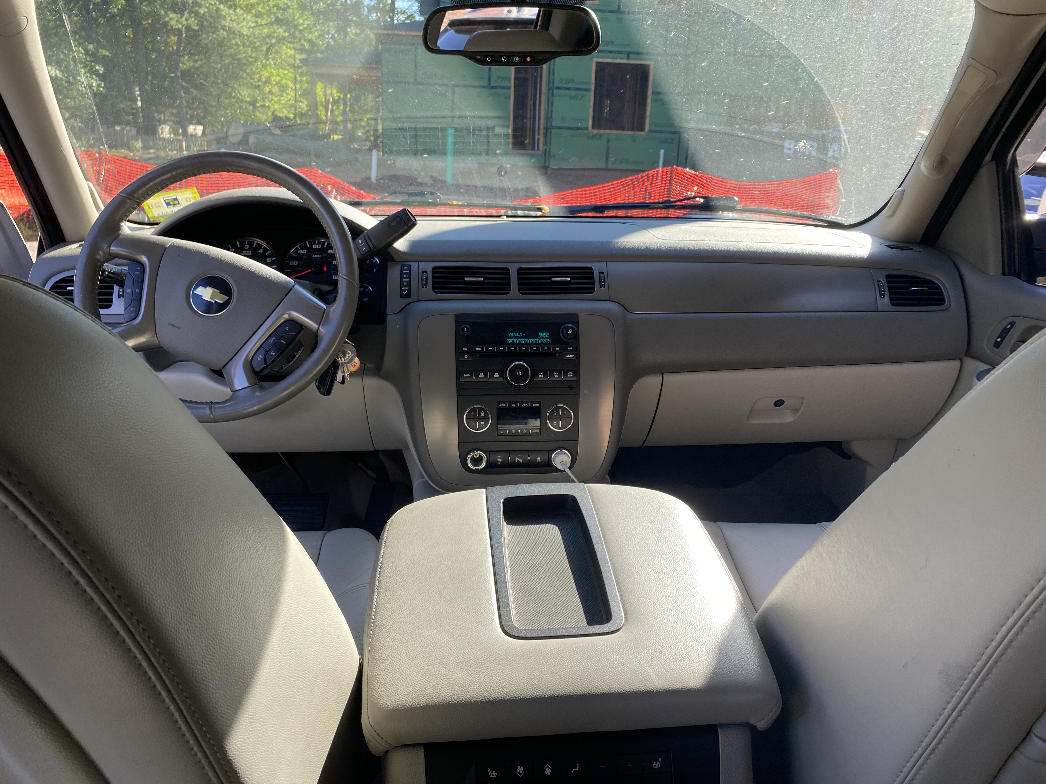 Used 2011 Chevrolet Suburban LT w/ Luxury Package AWD/4WD image 8