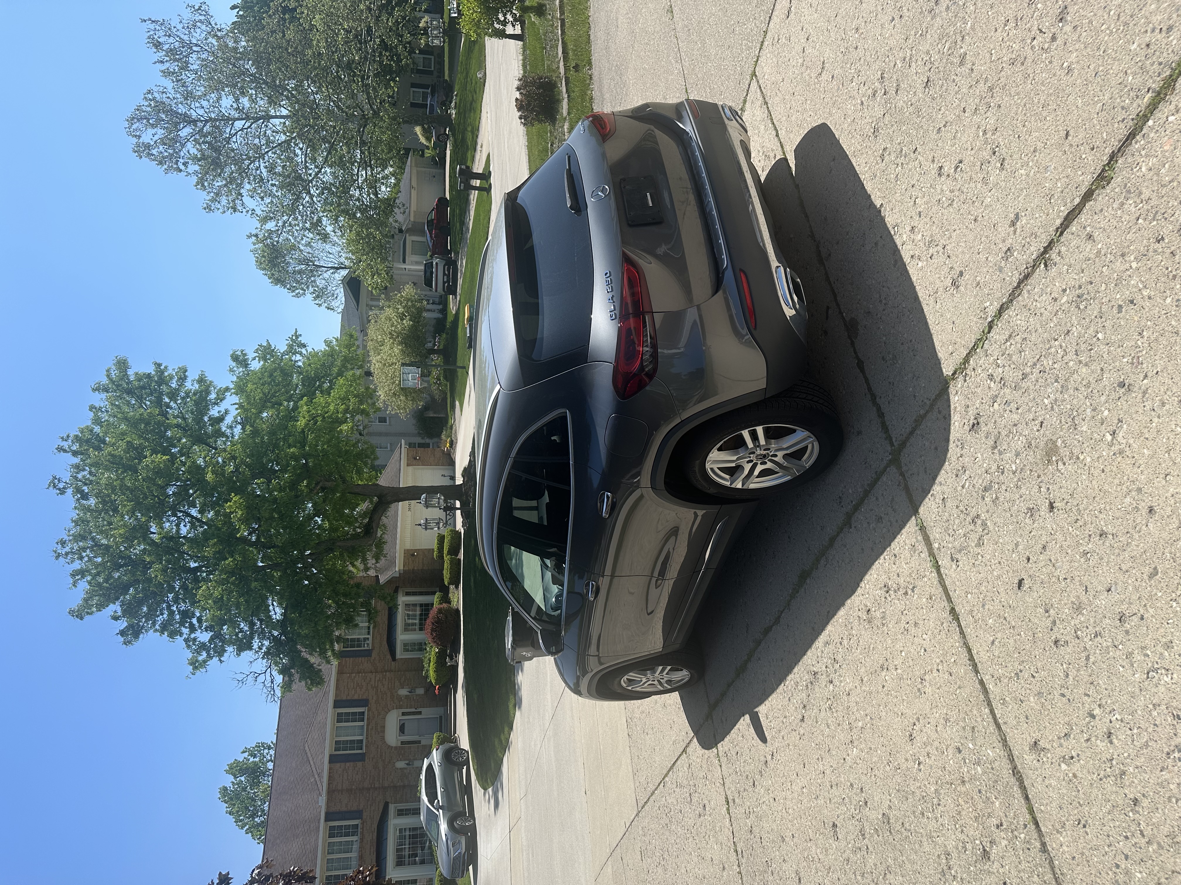 Used 2021 Mercedes-Benz GLA 250 4MATIC image 2