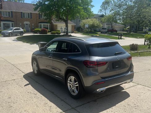 Used 2021 Mercedes-Benz GLA 250 4MATIC image 2