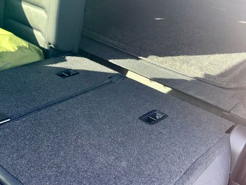 Used 2018 Volkswagen Tiguan SEL Premium image 18