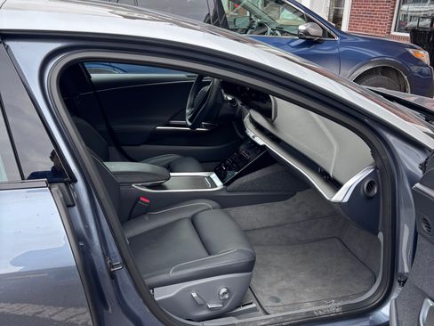 Used 2025 Lucid Air Touring image 5