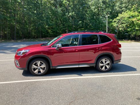 Used 2021 Subaru Forester Touring AWD/4WD image 2