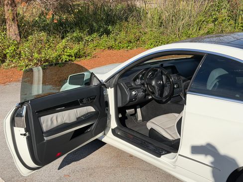 Used 2011 Mercedes-Benz E 550 Coupe image 12