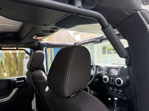 Used 2015 Jeep Wrangler Unlimited Sahara image 13