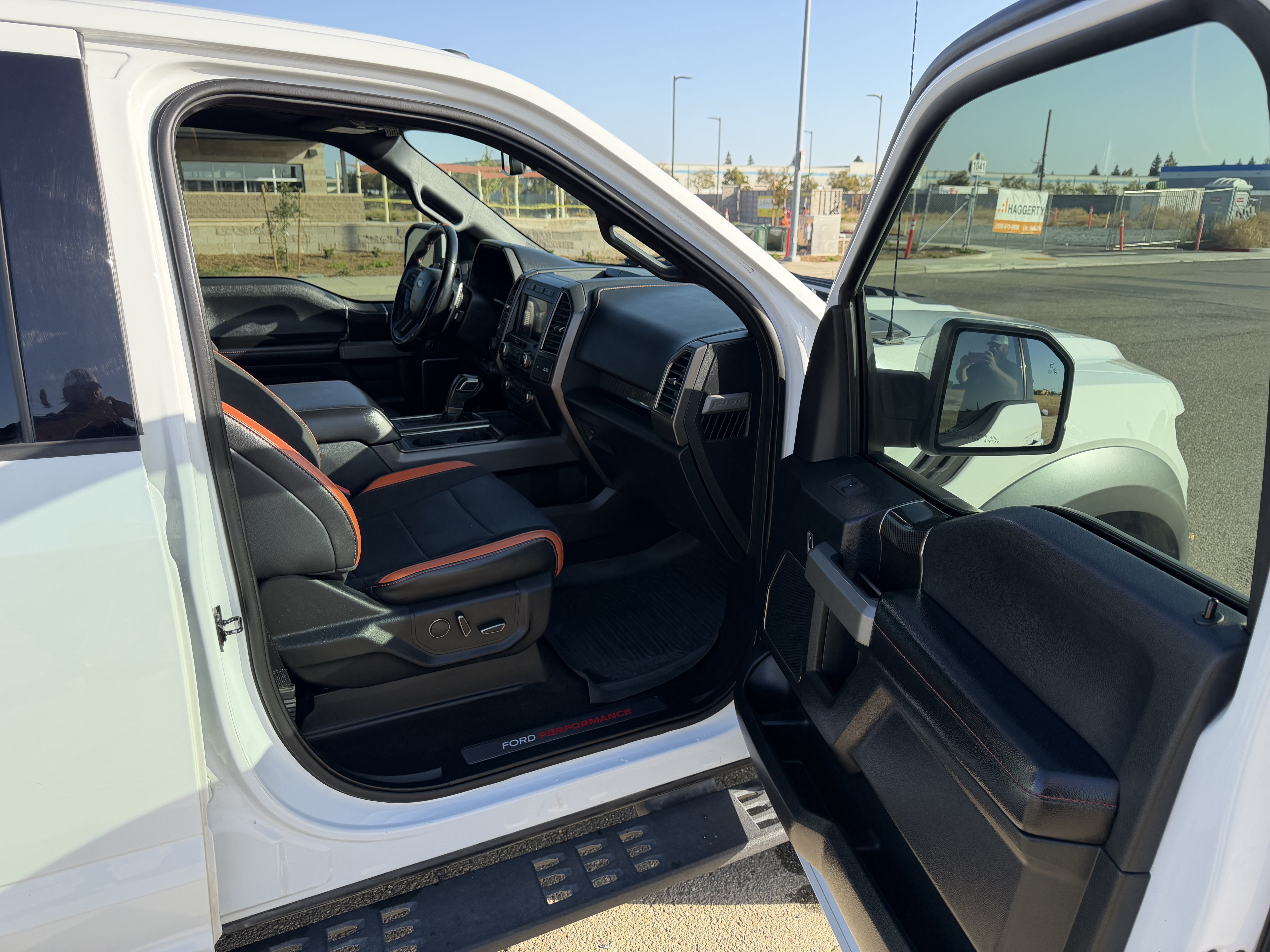 Used 2018 Ford F150 Raptor w/ Equipment Group 802A Luxury AWD/4WD image 14