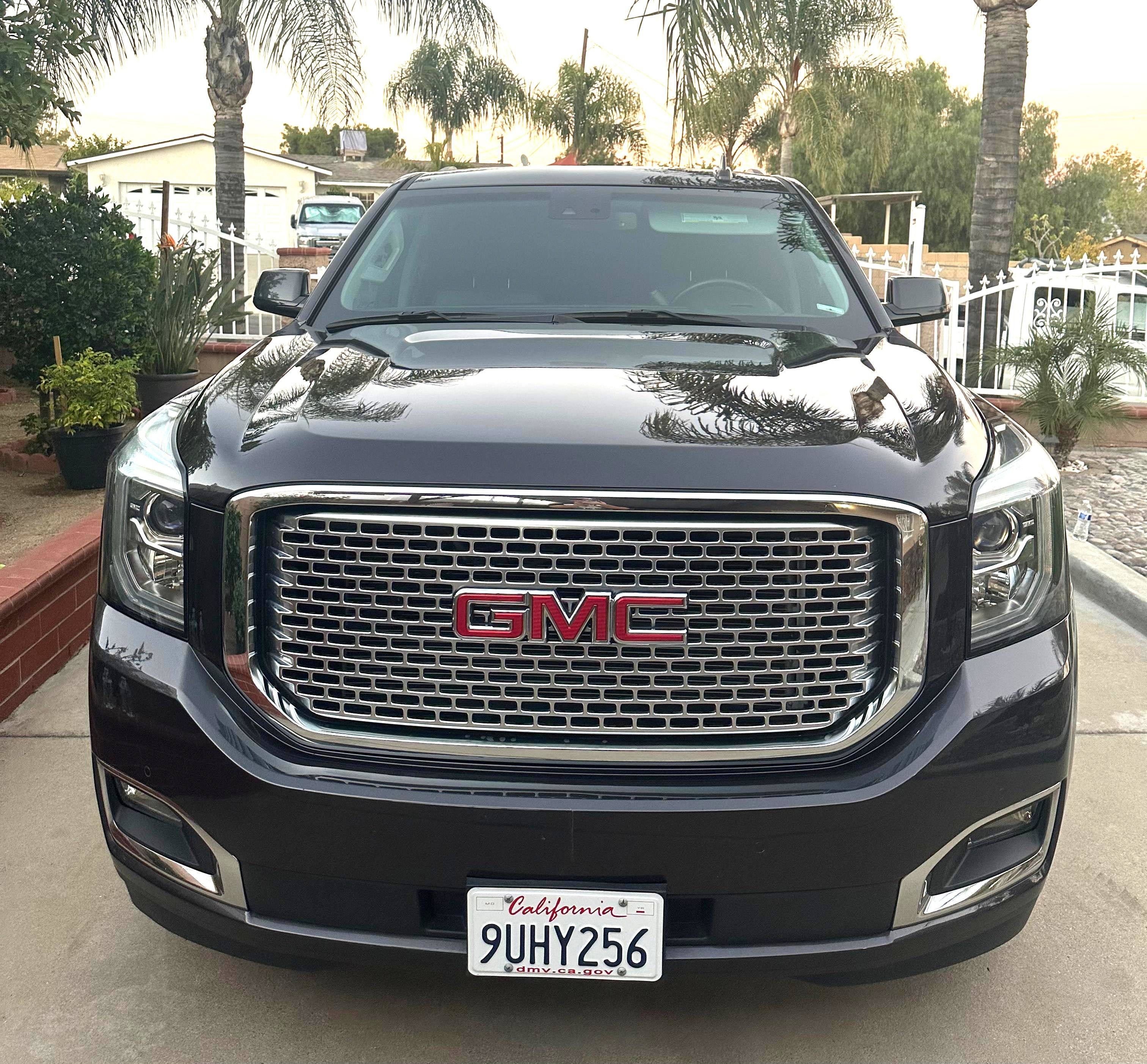 Used 2015 GMC Yukon SLE w/ Convenience Package RWD image 1