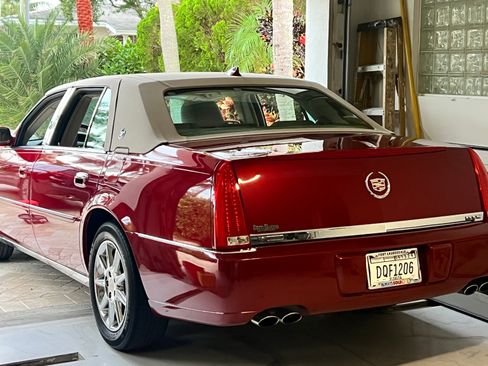 Used 2011 Cadillac DTS Luxury image 17