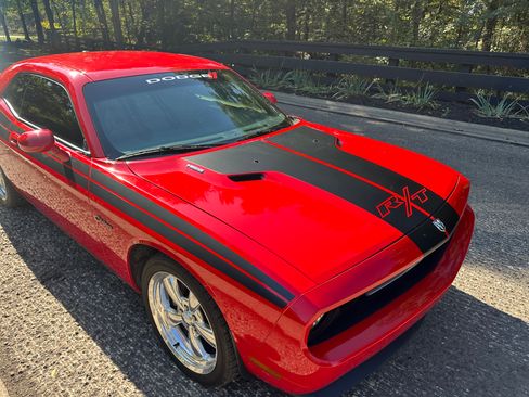 Used 2010 Dodge Challenger R/T image 11