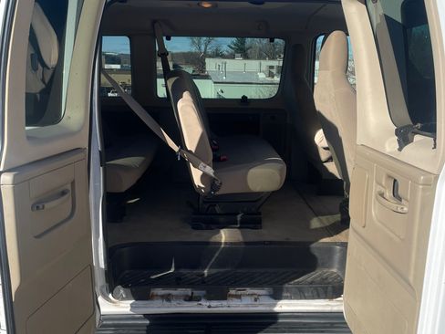 Used 2011 Ford E-350 and Econoline 350 XLT image 12