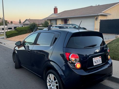 Used 2016 Chevrolet Sonic LT w/ Fun and Sun Package FWD image 5