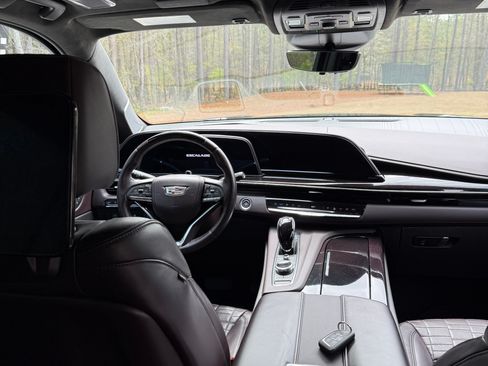 Used 2022 Cadillac Escalade ESV Sport Platinum AWD/4WD image 12