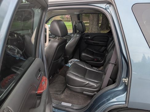 Used 2009 Cadillac Escalade AWD image 8