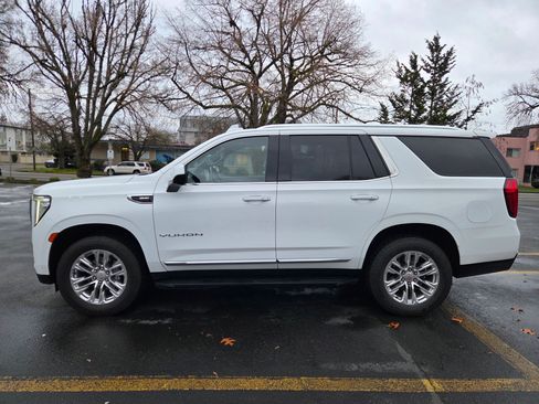 Used 2021 GMC Yukon SLT image 2