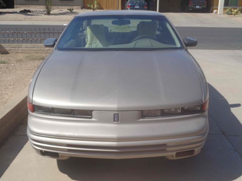 Used 1996 Oldsmobile Cutlass Supreme SL image 2