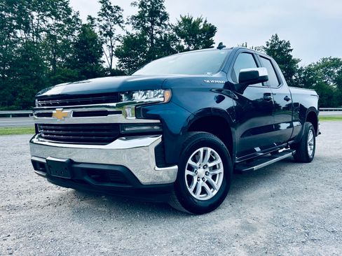 Used 2022 Chevrolet Silverado 1500 LT AWD/4WD image 4