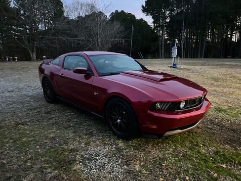 Used 2010 Ford Mustang GT Premium image 5