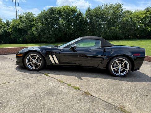 Used 2013 Chevrolet Corvette Grand Sport w/ 2LT Preferred Equipment Group RWD image 9
