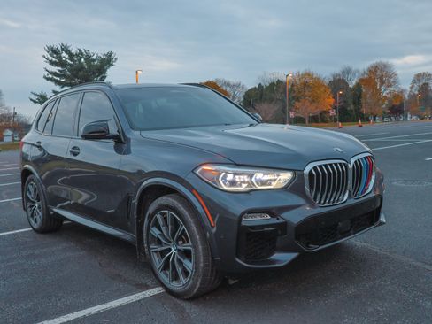 Used 2019 BMW X5 xDrive50i w/ M Sport Package image 2