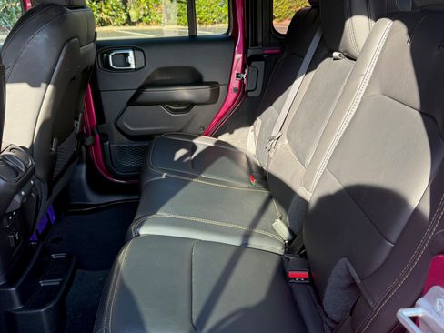 Used 2024 Jeep Wrangler Unlimited Sahara w/ Safety Group image 9