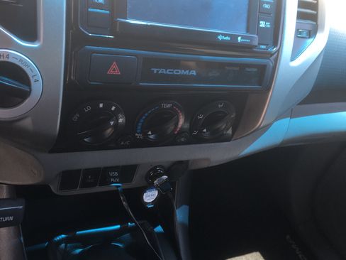 Used 2015 Toyota Tacoma 4x4 Double Cab w/ TRD Off-Road Package image 9