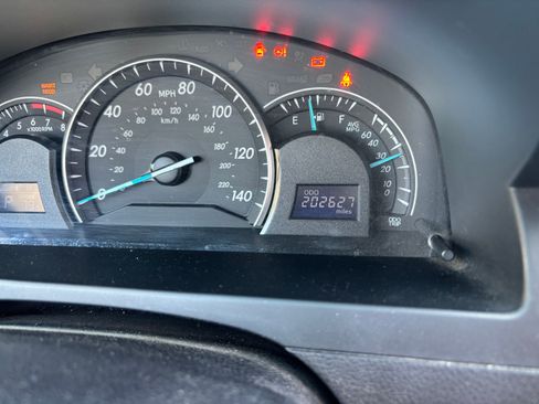 Used 2014 Toyota Camry LE FWD image 2
