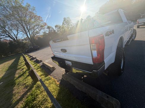 Used 2019 Ford F250 Lariat w/ Lariat Value Package image 8