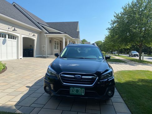 Used 2019 Subaru Outback 3.6R Limited AWD/4WD image 9