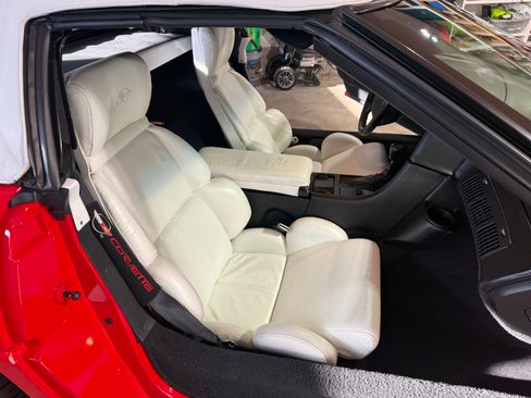 Used 1993 Chevrolet Corvette Convertible RWD image 9