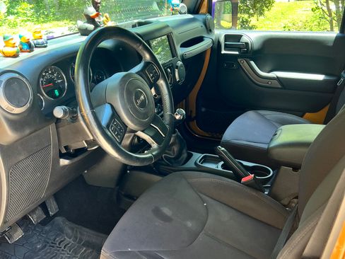 Used 2014 Jeep Wrangler Unlimited Sport w/ Quick Order Package 23S AWD/4WD image 11