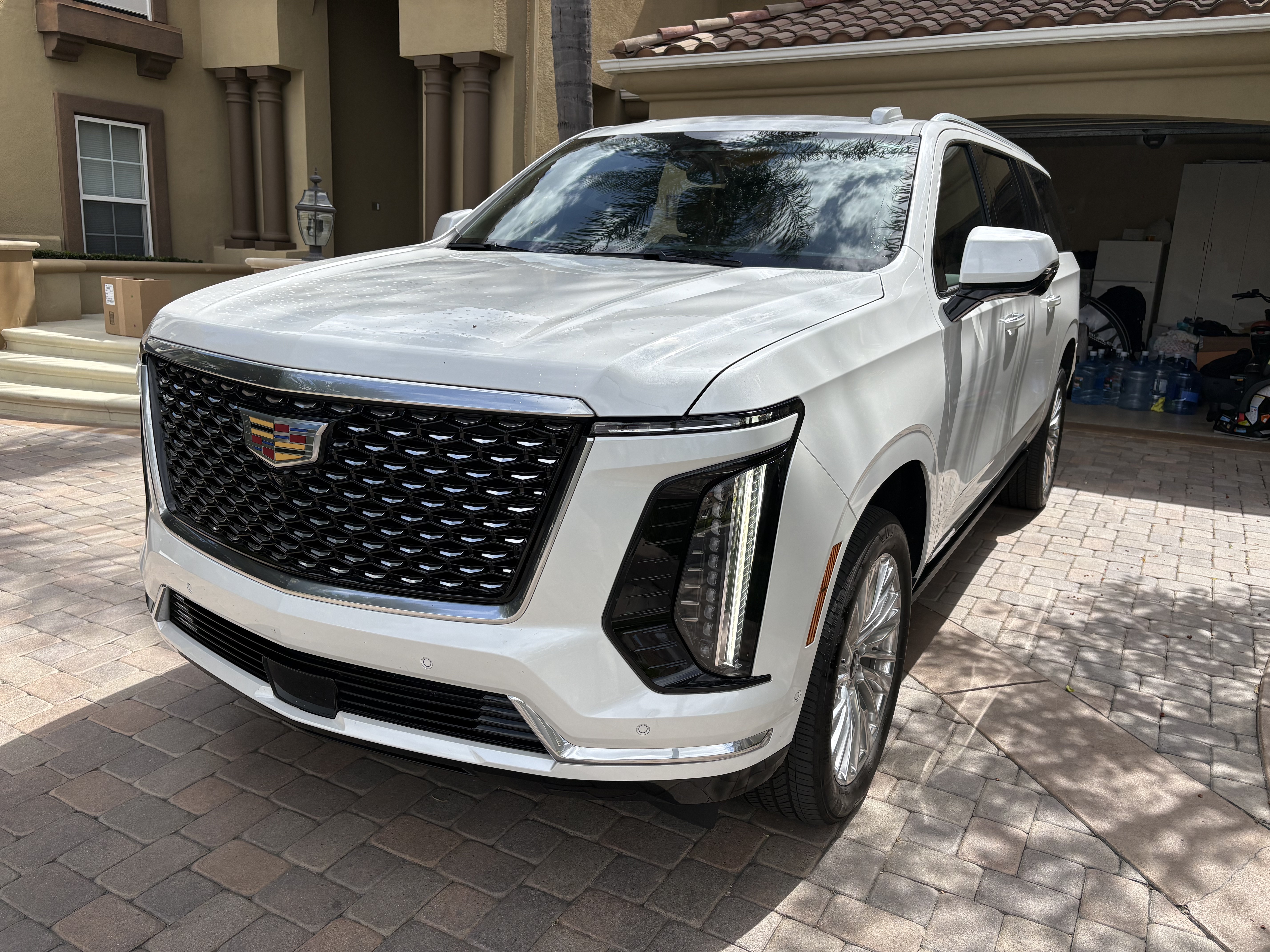 Used 2025 Cadillac Escalade ESV Premium Luxury AWD/4WD image 1