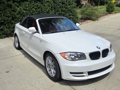 Used 2011 BMW 128i Convertible RWD image 4