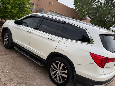 Used 2017 Honda Pilot Touring image 2