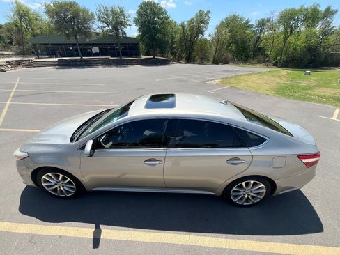 Used 2013 Toyota Avalon Limited image 9