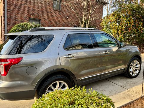 Used 2013 Ford Explorer Limited image 16