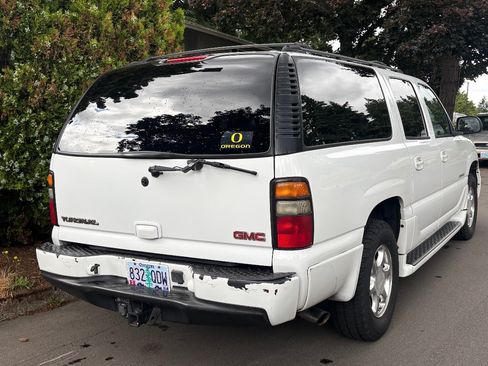 Used 2005 GMC Yukon XL Denali AWD/4WD image 2