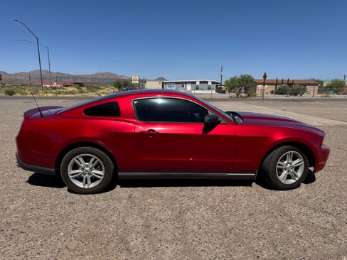 Used 2010 Ford Mustang Coupe RWD image 4