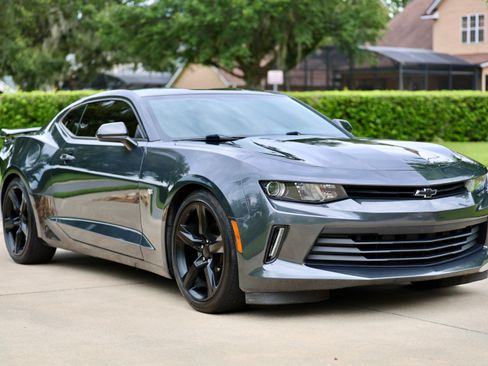 Used 2018 Chevrolet Camaro LT RWD image 1