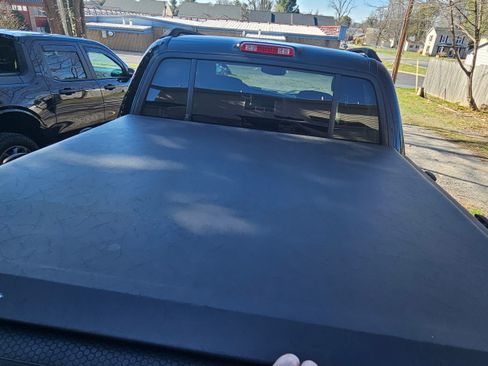 Used 2005 Ford Explorer Sport Trac XLT image 9