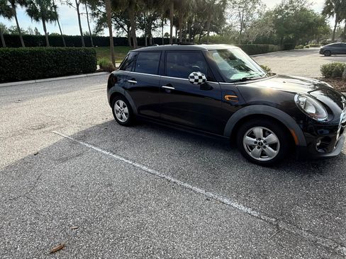 Used 2015 MINI Cooper 4-Door Hardtop FWD image 10