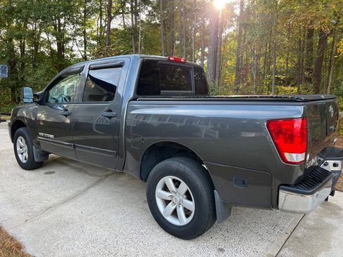 Used 2011 Nissan Titan SV w/ SV Premium Utility Pkg AWD/4WD image 25