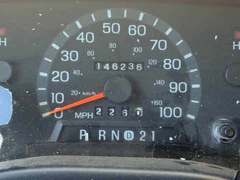 Used 1998 Ford E-350 and Econoline 350 Club Wagon RWD image 10