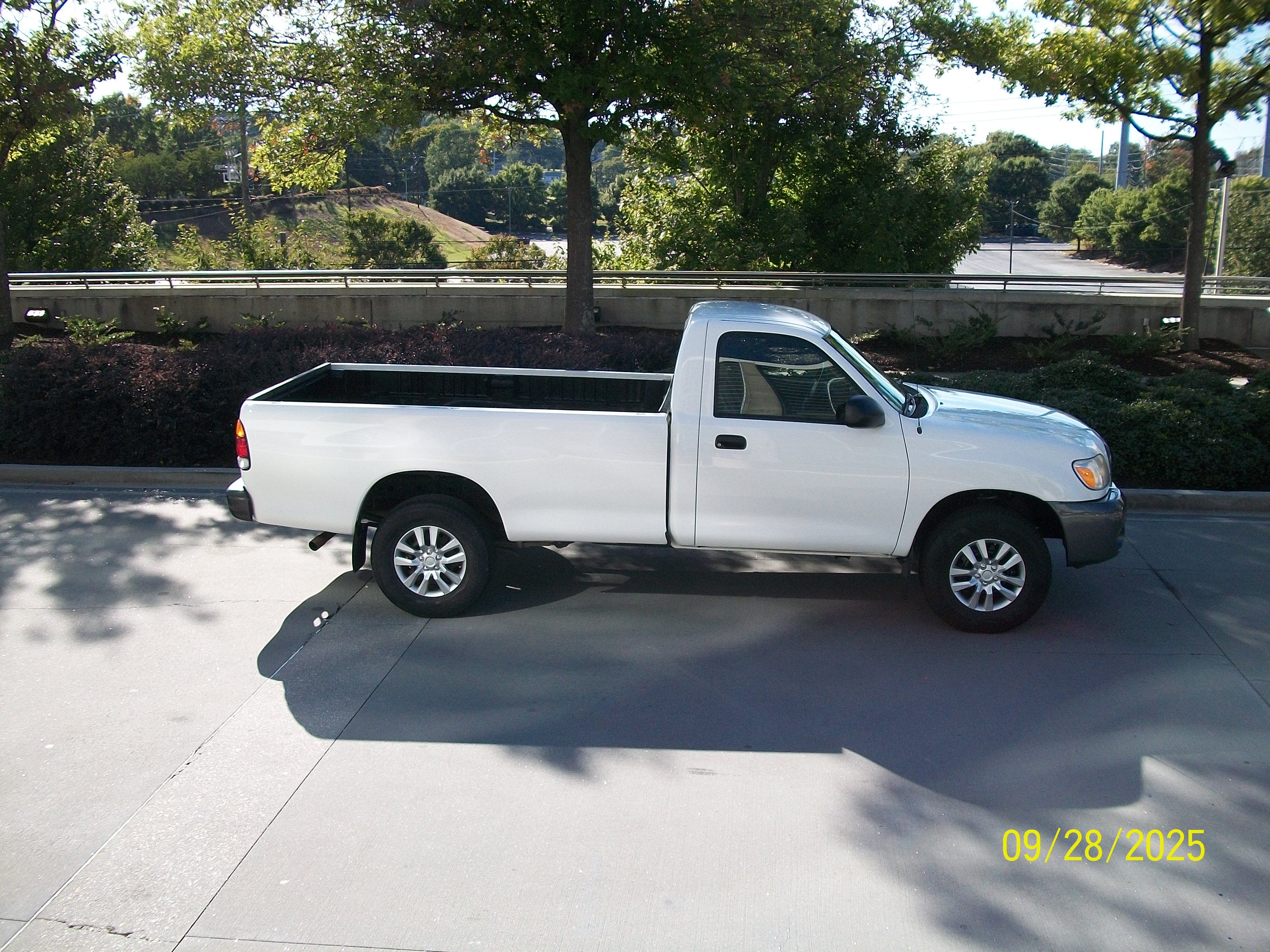 Used 2005 Toyota Tundra 2WD Regular Cab image 2