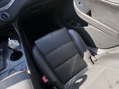 Used 2017 Chevrolet Impala LT FWD image 10